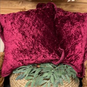 New Set of 2 Vintage Design Throw Pillows